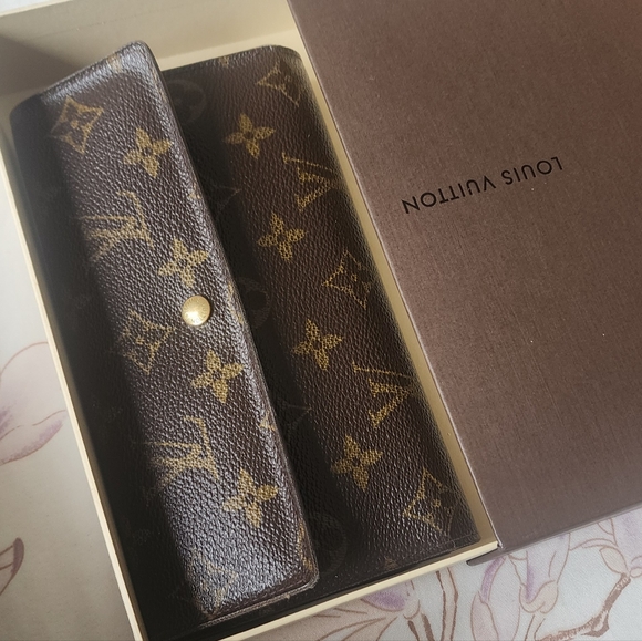 Lv long waĺlet - Picture 1 of 5